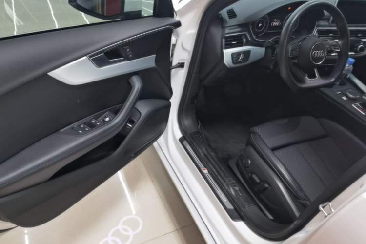 Used Audi A4L 2019 40 TFSI Sporty Version China VI Driver Seat
