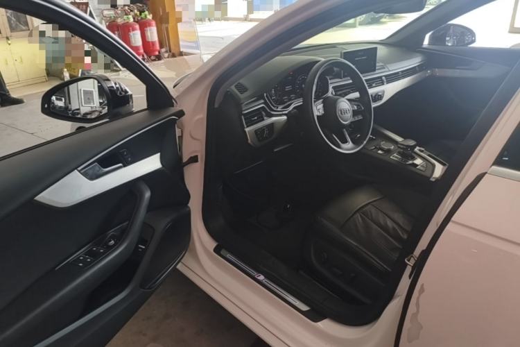 Used Audi A4L 2019 40 TFSI Fashion Edition China VI Emission Standard Driver Seat