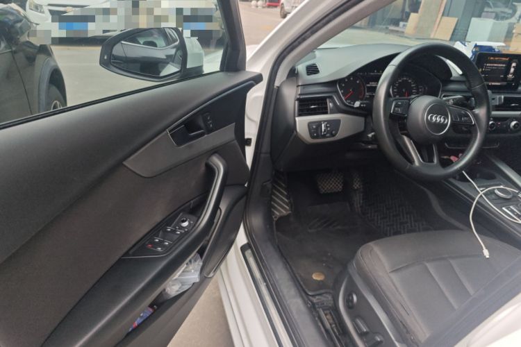 Used Audi A4L 2019 40 TFSI Ambition China VI Driver Seat