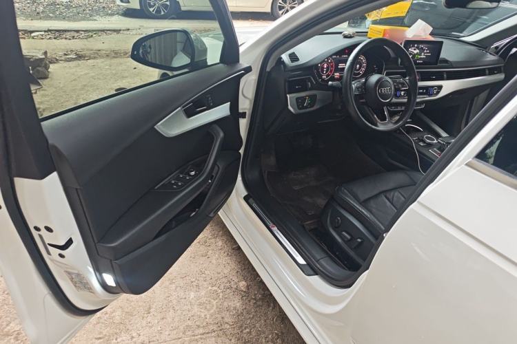 Used Audi A4L 2019 40 TFSI Fashion Edition China VI Emission Standard Driver Seat