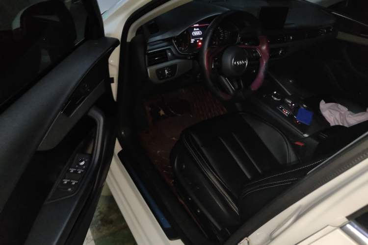 Used Audi A4L 2019 40 TFSI Ambition China VI Driver Seat