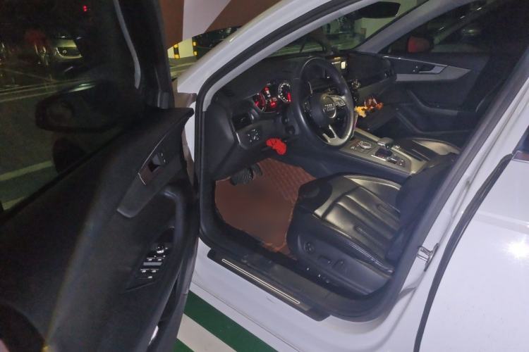Used Audi A4L 2019 40 TFSI Ambition China VI Driver Seat