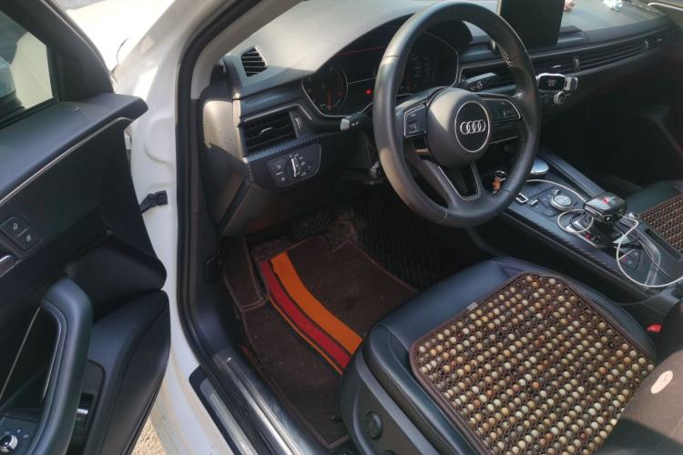 Used Audi A4L 2019 40 TFSI Ambition China VI Driver Seat