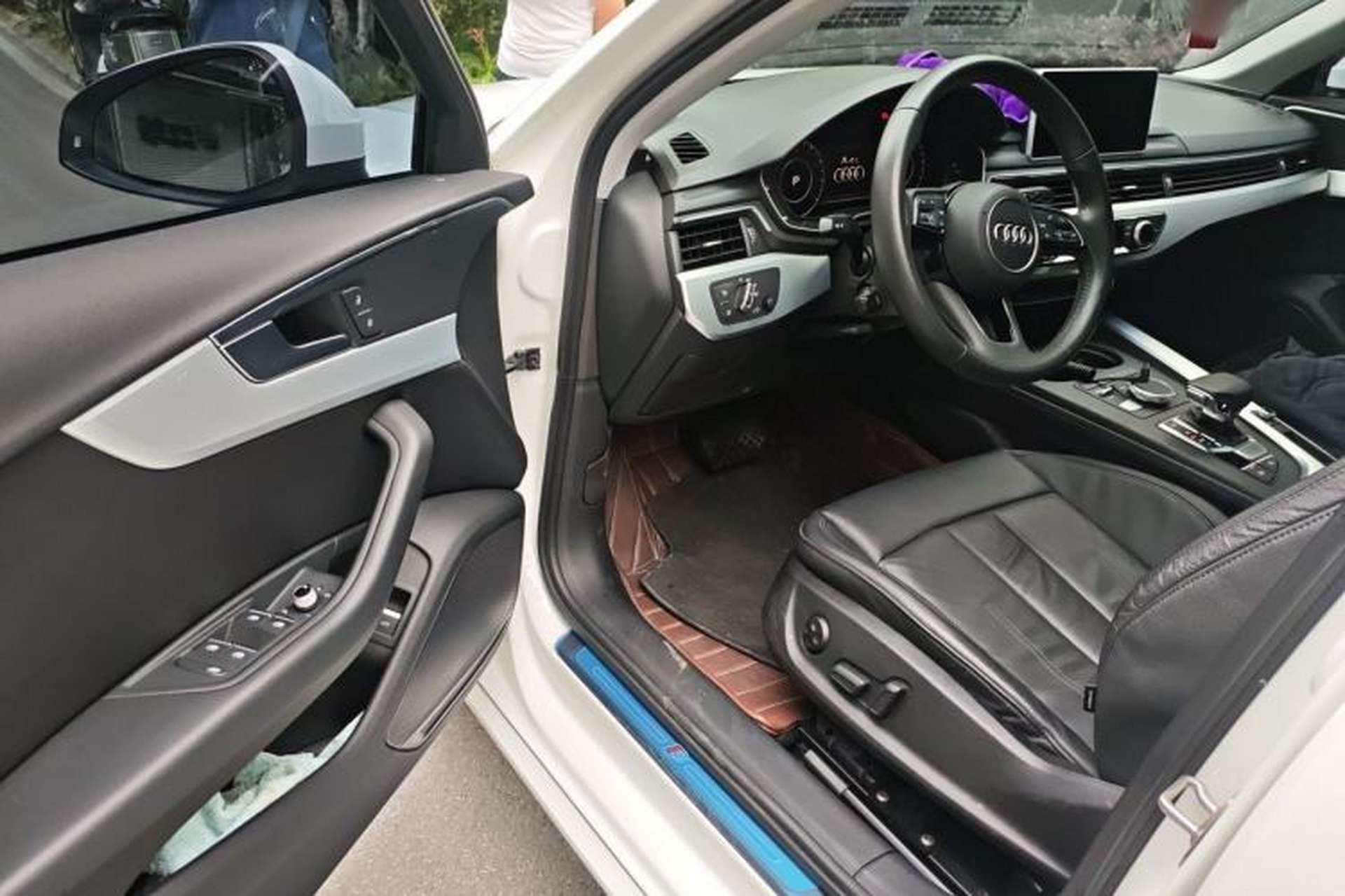 Used Audi A4L 2019 40 TFSI Fashion Edition China VI Emission Standard Driver Seat