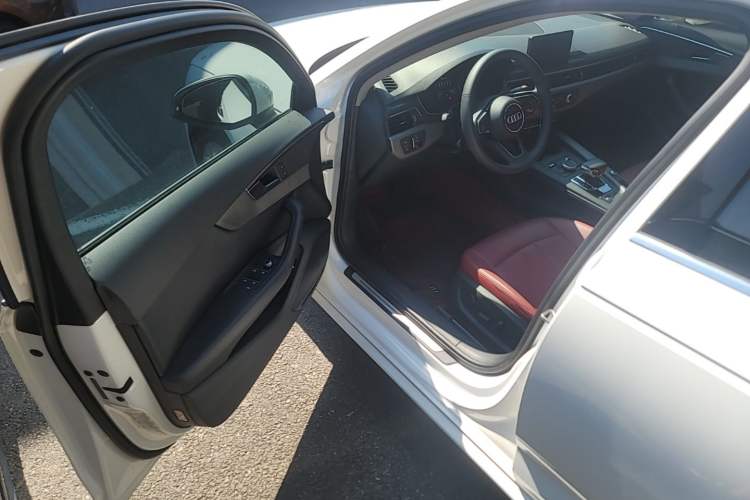 Used Audi A4L 2019 40 TFSI Ambition China VI Driver Seat