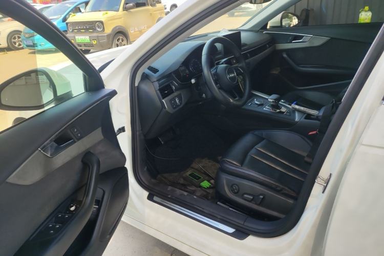Used Audi A4L 2019 40 TFSI Ambition China VI Driver Seat