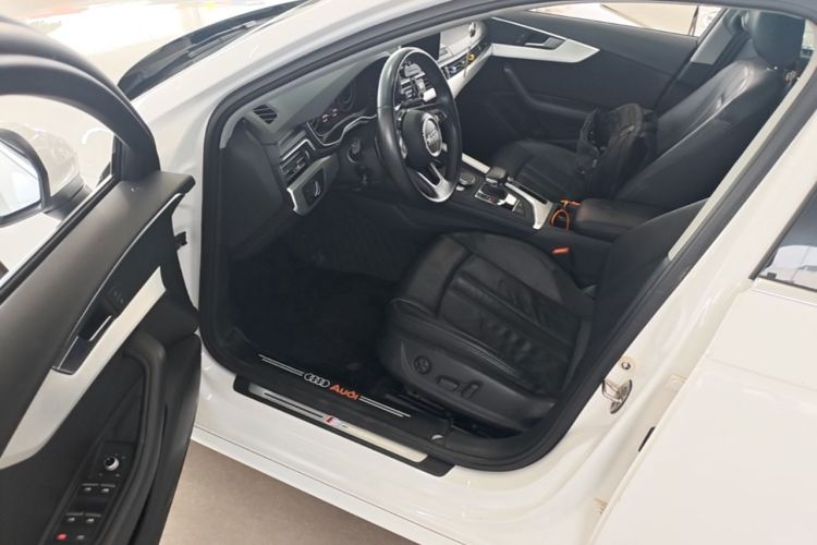 Used Audi A4L 2019 40 TFSI Fashion Edition China VI Emission Standard Driver Seat