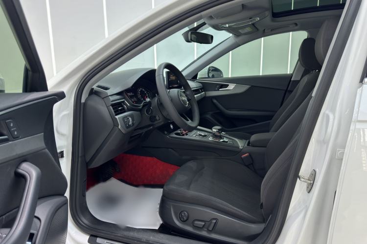 Used Audi A4L 2019 40 TFSI Ambition China VI Driver Seat