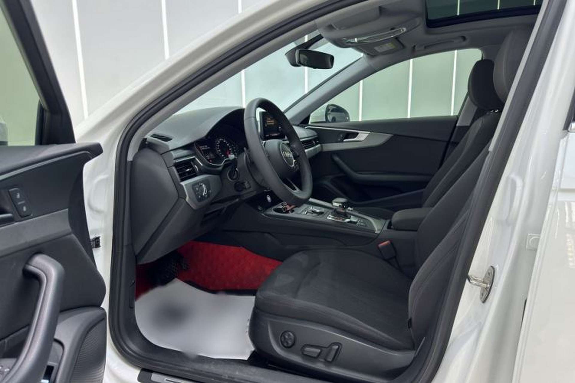 Used Audi A4L 2019 40 TFSI Ambition China VI Driver Seat