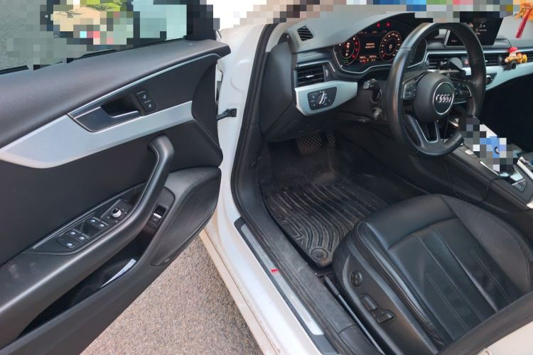 Used Audi A4L 2019 40 TFSI Fashion Edition China VI Emission Standard Driver Seat