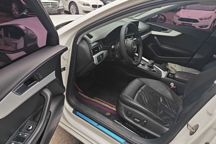Used Audi A4L 2019 40 TFSI Fashion Edition China VI Emission Standard Driver Seat