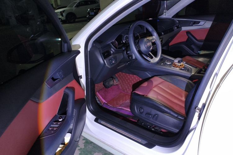 Used Audi A4L 2019 40 TFSI Ambition China VI Driver Seat