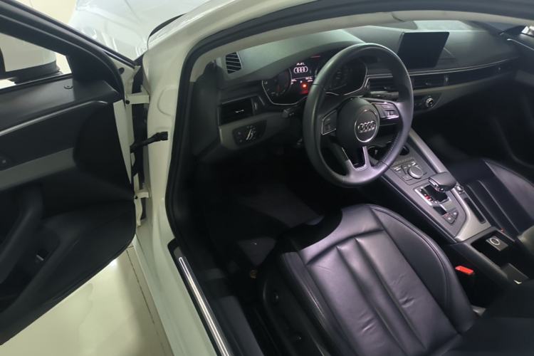 Used Audi A4L 2019 40 TFSI Ambition China VI Driver Seat