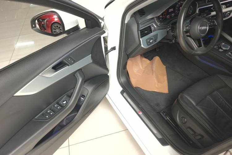 Used Audi A4L 2019 40 TFSI Fashion Edition China VI Emission Standard Driver Seat