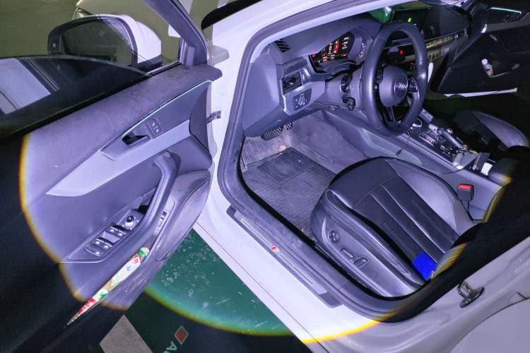 Used Audi A4L 2019 40 TFSI Fashion Edition China VI Emission Standard Driver Seat