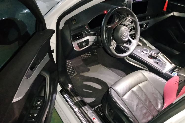 Used Audi A4L 2019 40 TFSI Fashion Edition China VI Emission Standard Driver Seat