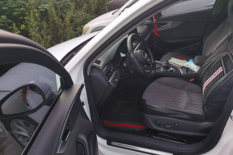 Used Audi A4L 2019 40 TFSI Ambition China VI Driver Seat