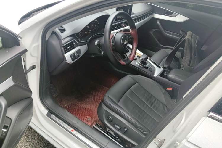 Used Audi A4L 2019 40 TFSI Fashion Edition China VI Emission Standard Driver Seat