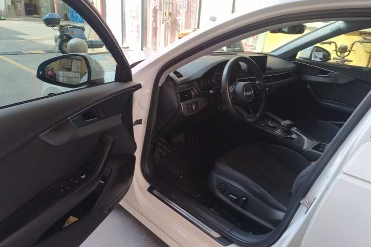 Used Audi A4L 2019 40 TFSI Ambition China VI Driver Seat