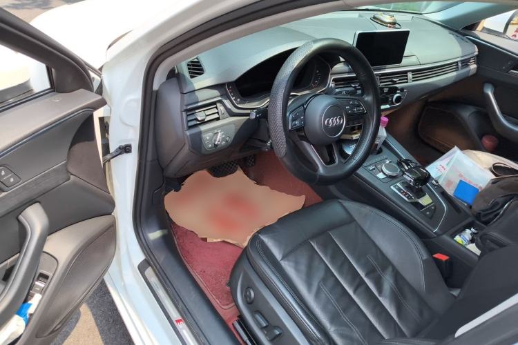 Used Audi A4L 2019 40 TFSI Fashion Edition China VI Emission Standard Driver Seat