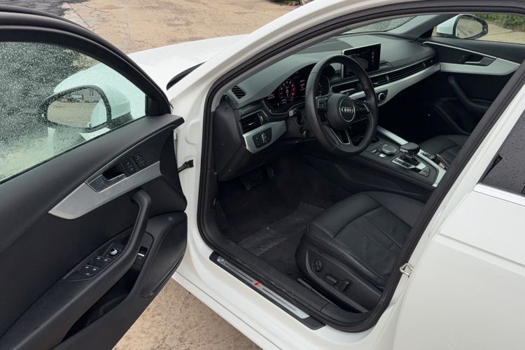 Used Audi A4L 2019 40 TFSI Fashion Edition China VI Emission Standard Driver Seat