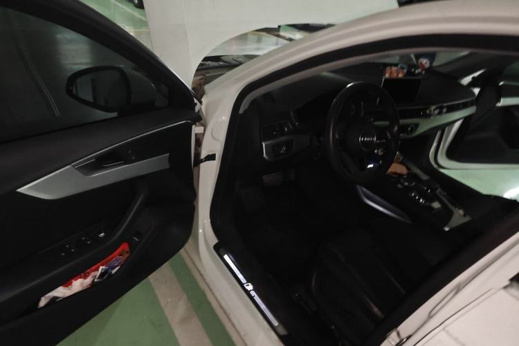 Used Audi A4L 2019 40 TFSI Fashion Edition China VI Emission Standard Driver Seat