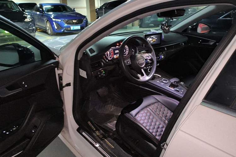 Used Audi A4L 2019 40 TFSI Fashion Edition China VI Emission Standard Driver Seat
