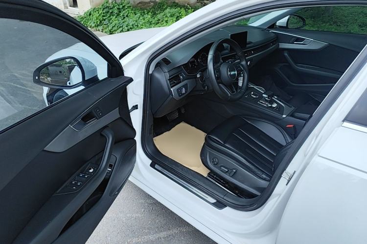 Used Audi A4L 2019 40 TFSI Ambition China VI Driver Seat