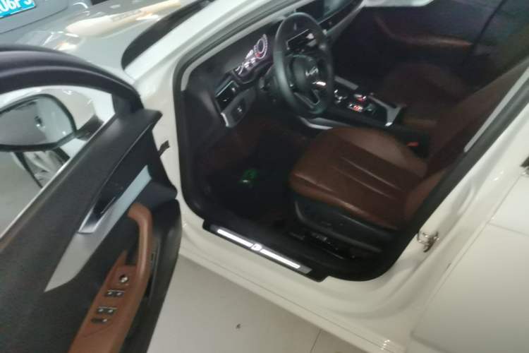 Used Audi A4L 2019 40 TFSI Fashion Edition China VI Emission Standard Driver Seat