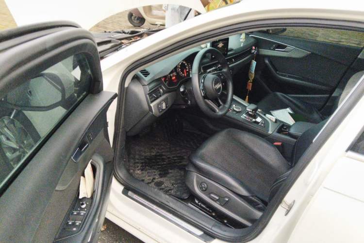 Used Audi A4L 2019 40 TFSI Ambition China VI Driver Seat
