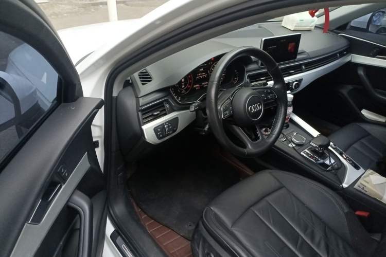 Used Audi A4L 2019 40 TFSI Fashion Edition China VI Emission Standard Driver Seat