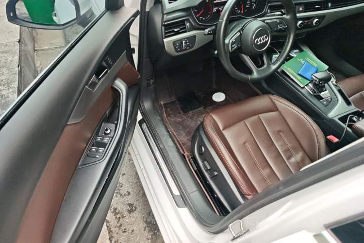 Used Audi A4L 2019 40 TFSI Ambition China VI Driver Seat