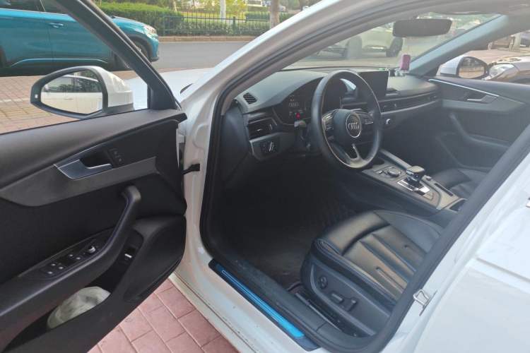 Used Audi A4L 2019 40 TFSI Ambition China VI Driver Seat