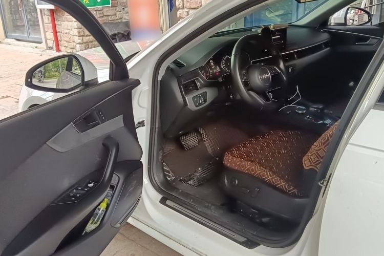 Used Audi A4L 2019 40 TFSI Ambition China VI Driver Seat