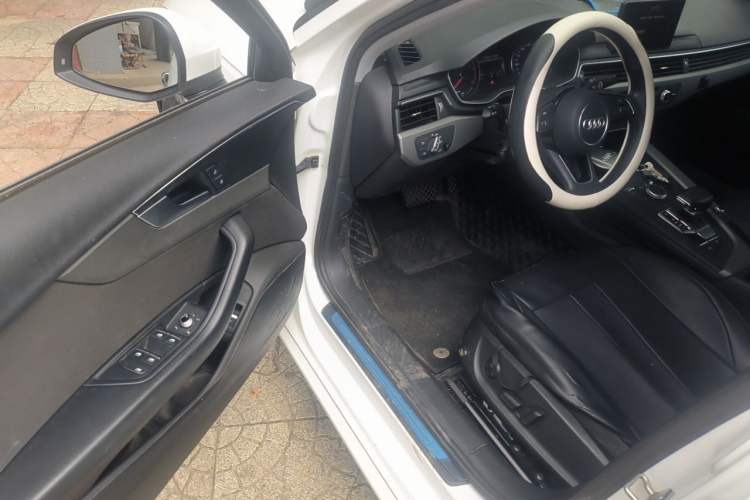 Used Audi A4L 2019 40 TFSI Ambition China VI Driver Seat