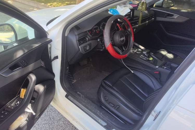Used Audi A4L 2019 40 TFSI Ambition China VI Driver Seat