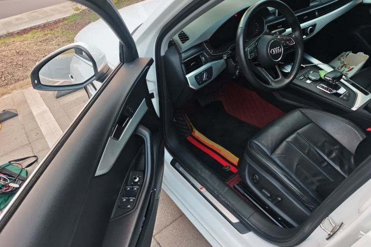 Used Audi A4L 2019 40 TFSI Fashion Edition China VI Emission Standard Driver Seat