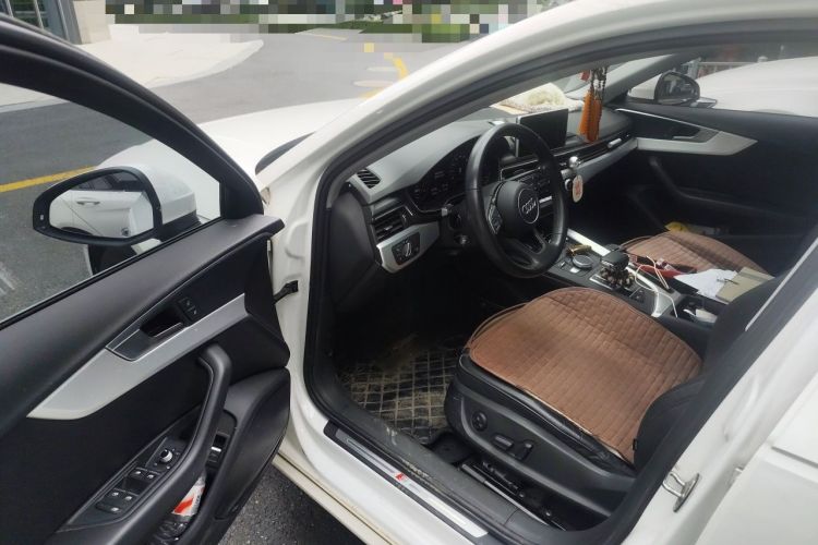 Used Audi A4L 2019 40 TFSI Fashion Edition China VI Emission Standard Driver Seat
