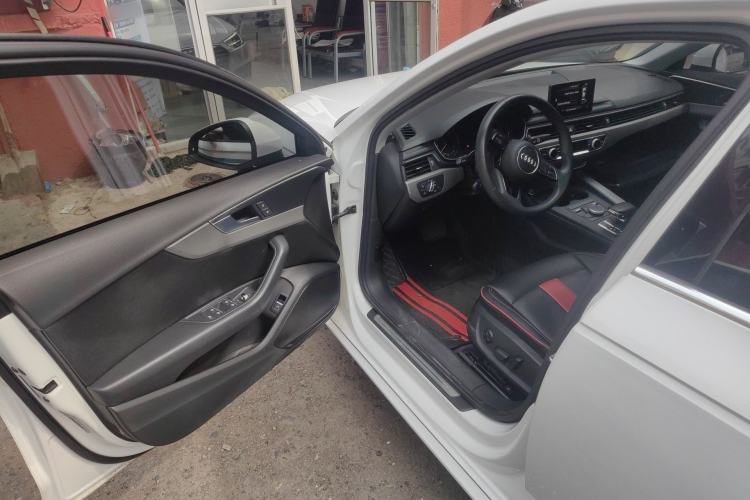 Used Audi A4L 2019 40 TFSI Fashion Edition China VI Emission Standard Driver Seat