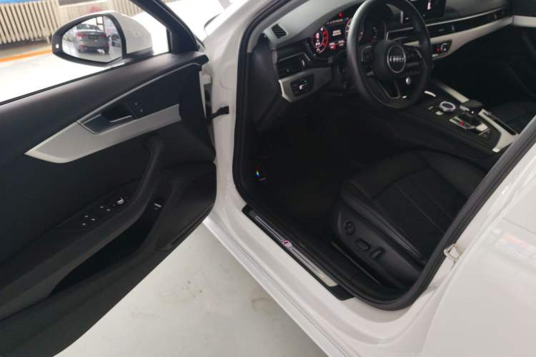 Used Audi A4L 2019 40 TFSI Fashion Edition China VI Emission Standard Driver Seat