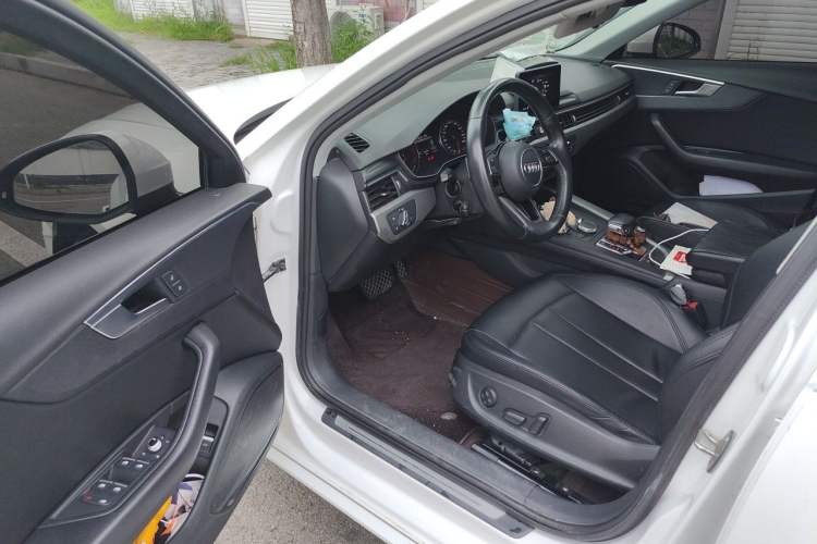 Used Audi A4L 2019 40 TFSI Ambition China VI Driver Seat
