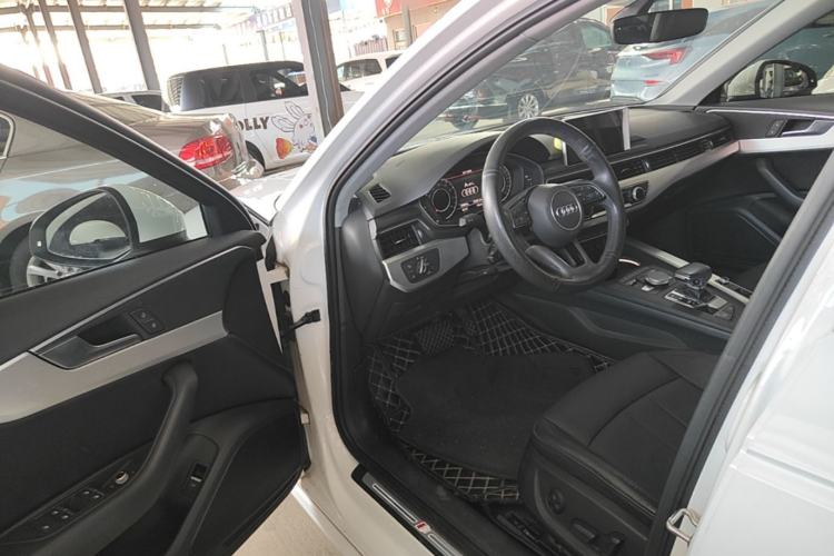 Used Audi A4L 2019 40 TFSI Fashion Edition China VI Emission Standard Driver Seat