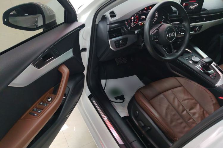 Used Audi A4L 2019 40 TFSI Fashion Edition China VI Emission Standard Driver Seat