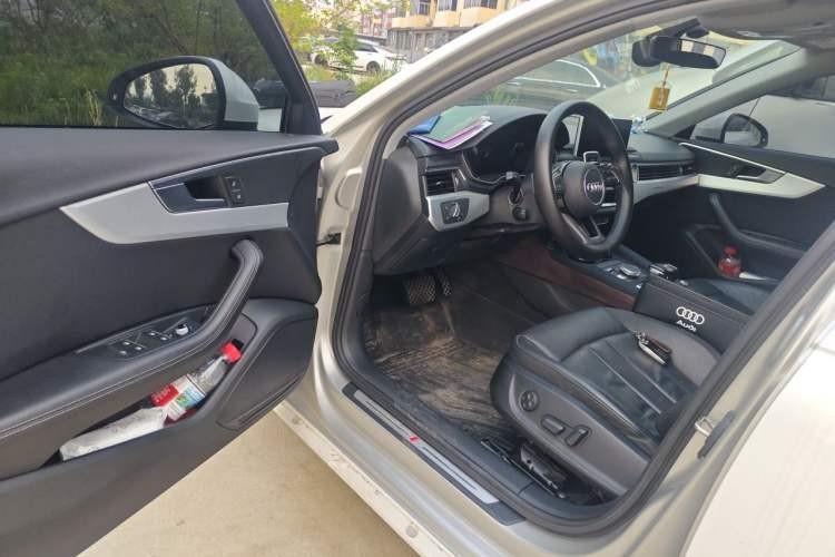 Used Audi A4L 2019 40 TFSI Fashion Edition China VI Emission Standard Driver Seat