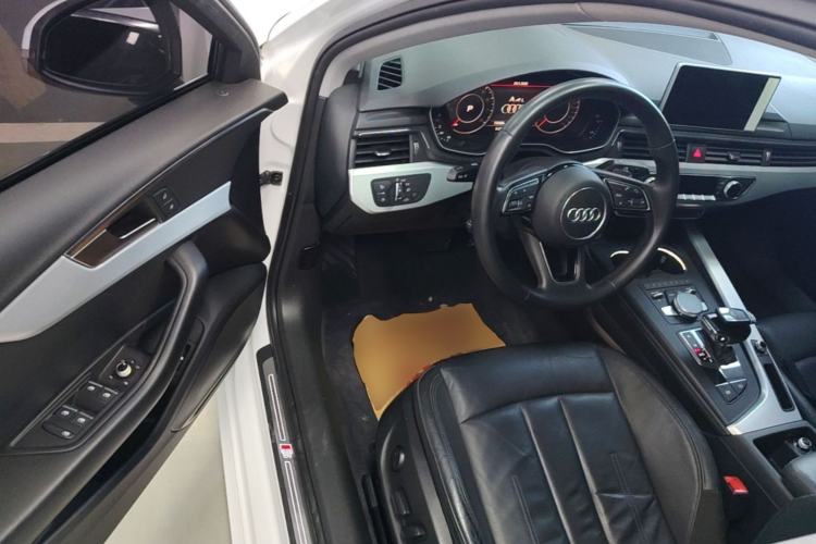Used Audi A4L 2019 40 TFSI Fashion Edition China VI Emission Standard Driver Seat