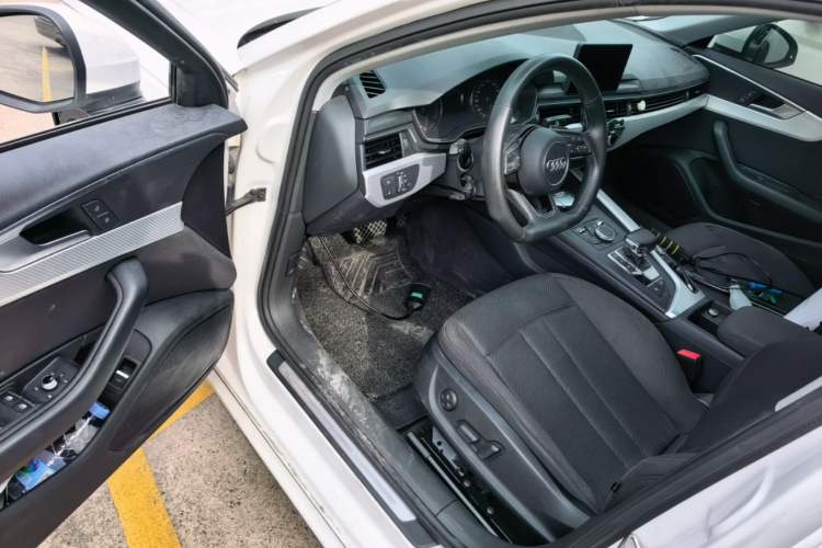 Used Audi A4L 2019 40 TFSI Ambition China VI Driver Seat