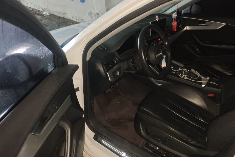 Used Audi A4L 2019 40 TFSI Fashion Edition China VI Emission Standard Driver Seat