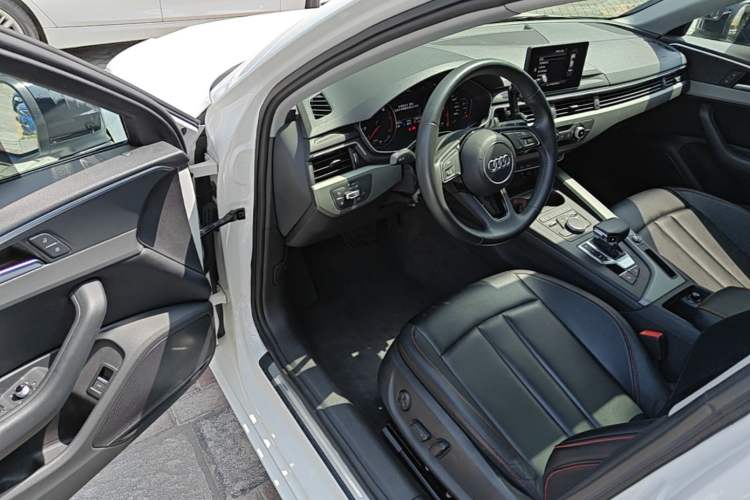 Used Audi A4L 2019 40 TFSI Ambition China VI Driver Seat