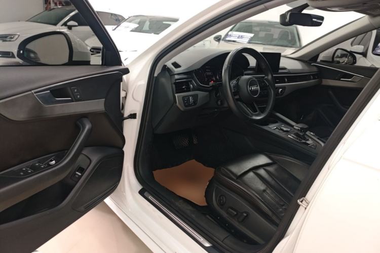 Used Audi A4L 2019 40 TFSI Ambition China VI Driver Seat