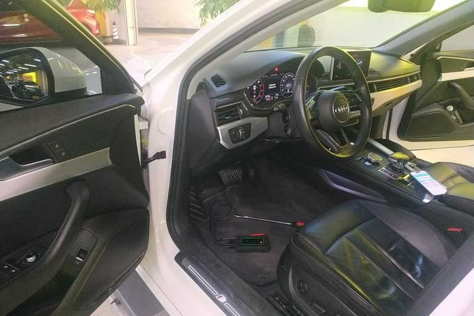 Used Audi A4L 2019 40 TFSI Fashion Edition China VI Emission Standard Driver Seat